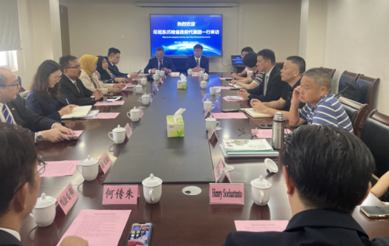 会领导会见印尼东爪哇省政府代表团一行